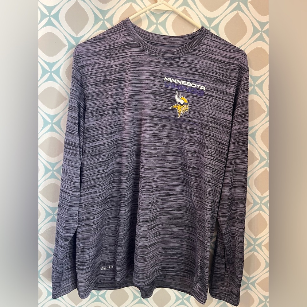 Nike Men's Heathered Gray Long Sleeve Shirt